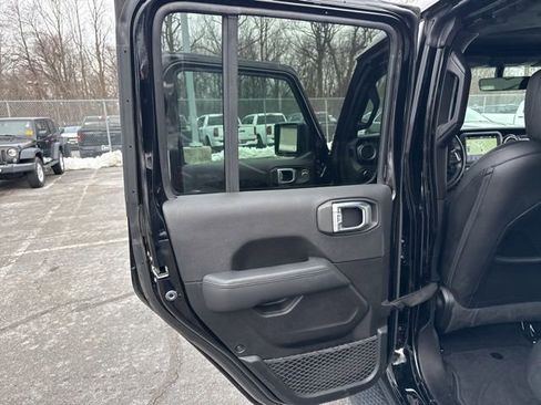 Used 2022 Jeep Wrangler Unlimited Sahara image 35