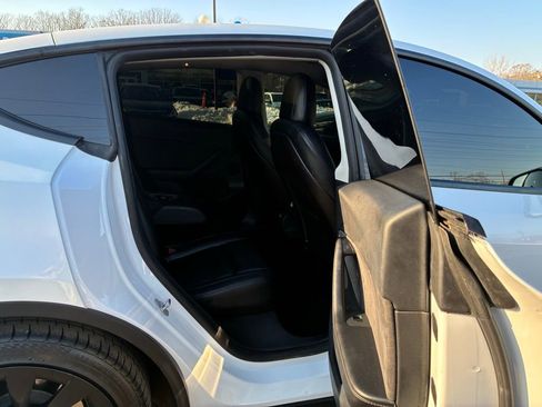 Used 2021 Tesla Model Y Long Range image 22