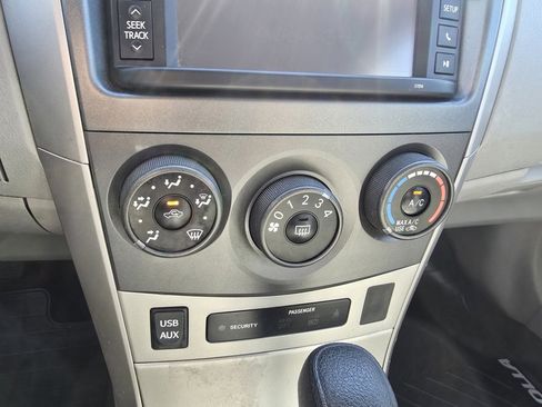 Used 2013 Toyota Corolla LE image 23