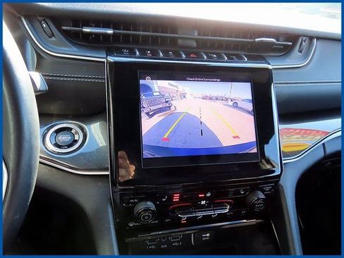 Used 2022 Jeep Grand Cherokee L Laredo image 19