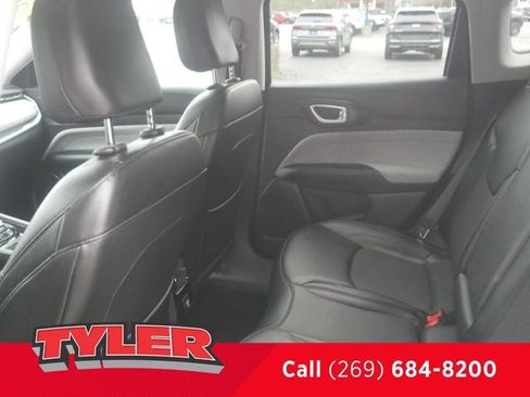 Used 2022 Jeep Compass Latitude AWD/4WD image 40