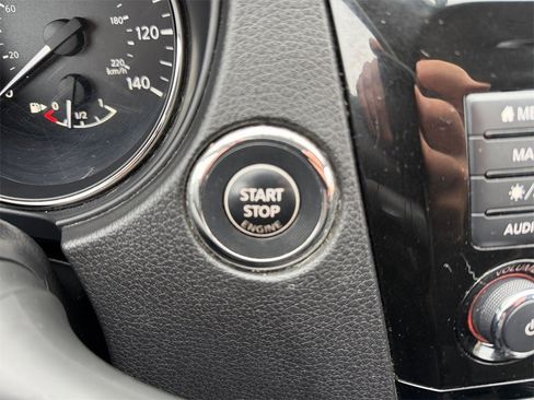 Used 2018 Nissan Rogue SV w/ Premium Package image 24