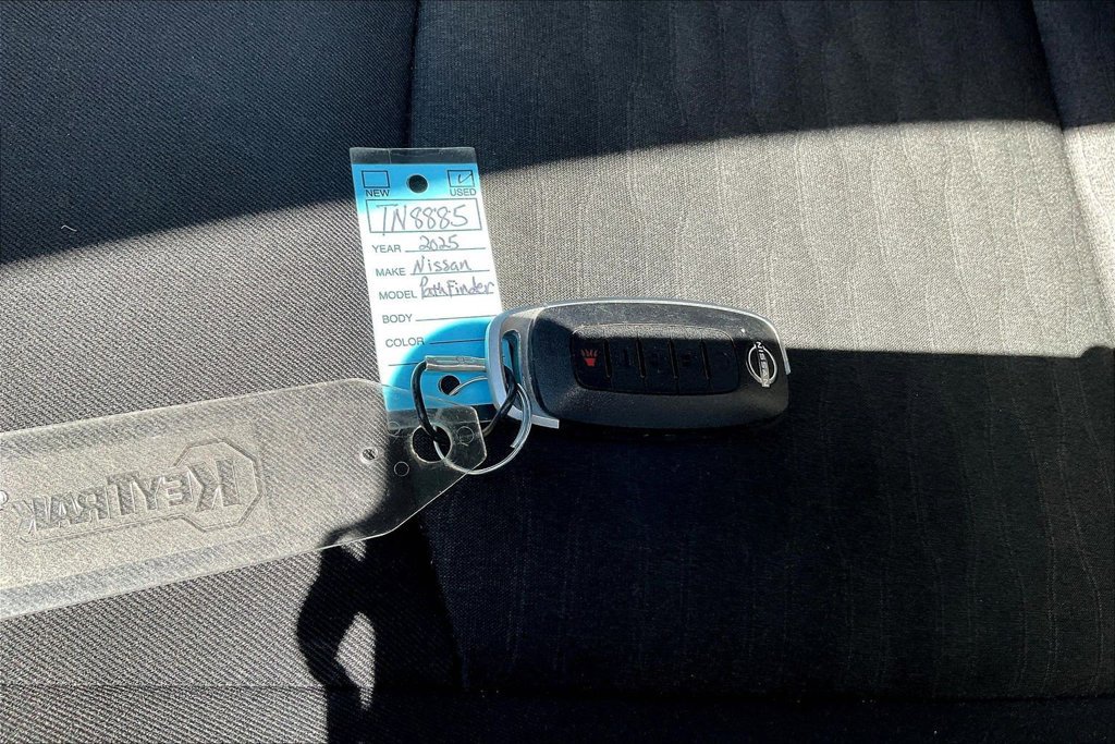 Used 2025 Nissan Pathfinder SV FWD image 35