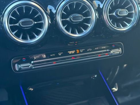 Used 2025 Mercedes-Benz GLB 250 image 26