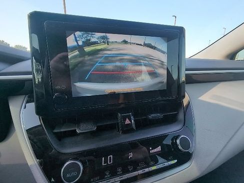 Used 2025 Toyota Corolla LE FWD image 13
