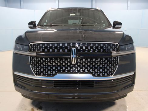 New 2026 Lincoln Navigator L Reserve AWD/4WD image 25