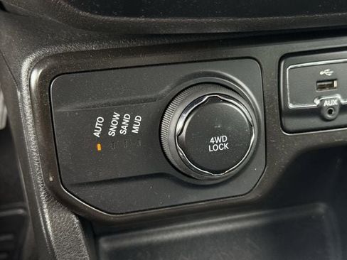 Used 2023 Jeep Renegade Latitude AWD/4WD image 21