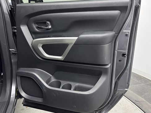 Used 2023 Nissan Titan SV image 27