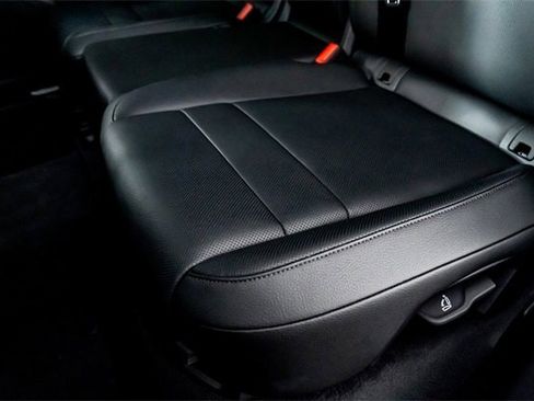 Used 2025 Porsche Cayenne image 26