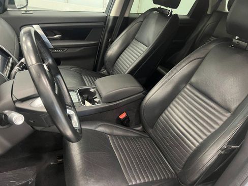 Used 2020 Land Rover Discovery Sport SE image 10