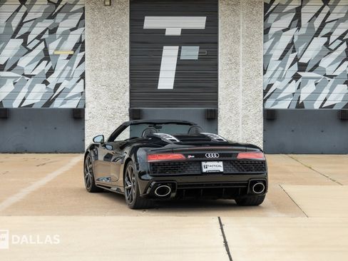 Used 2021 Audi R8 V10 w/ Premium Package RWD image 11