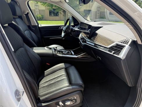 Used 2023 BMW X7 xDrive40i w/ Premium Package AWD/4WD image 11