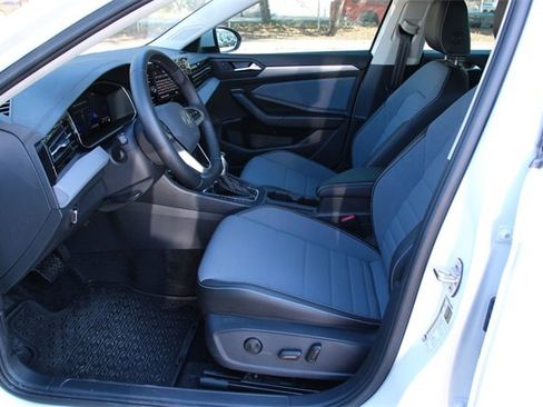 Certified 2025 Volkswagen Jetta SE image 11