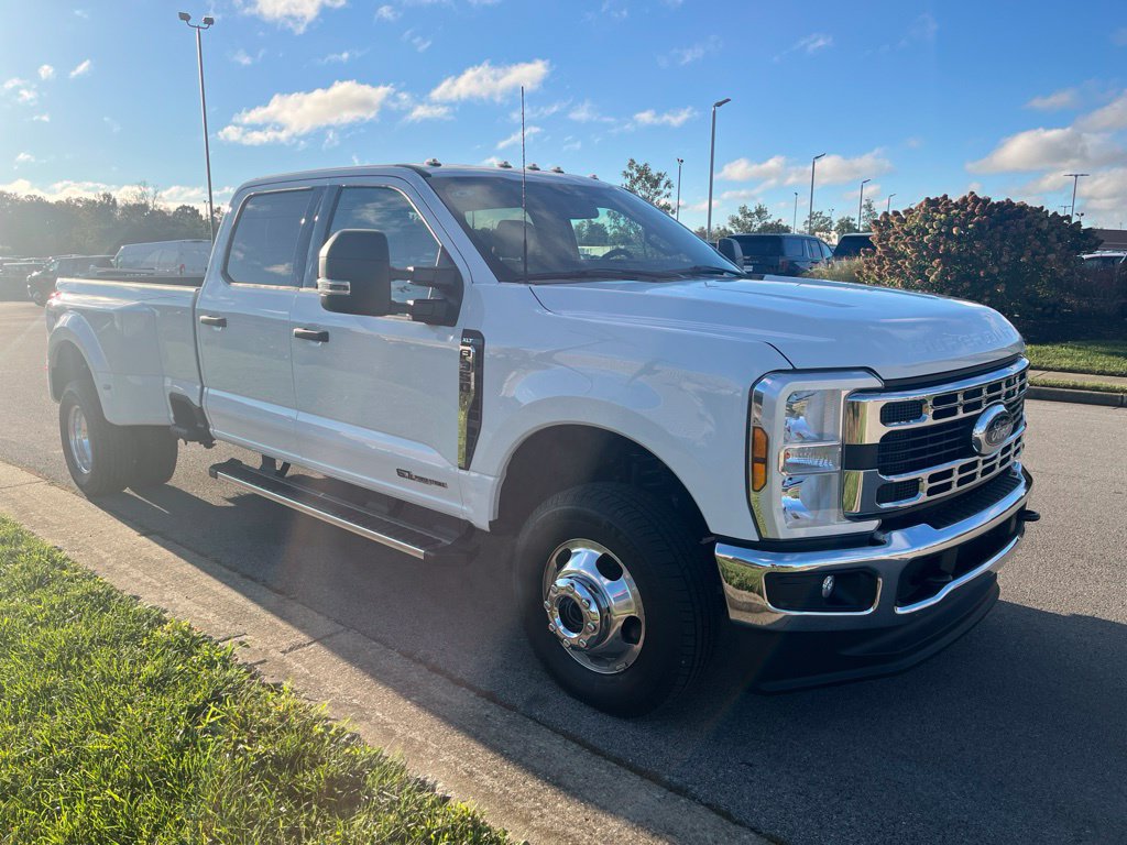 Used 2024 Ford F350 XLT AWD/4WD image 2