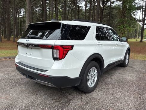 Used 2026 Ford Explorer Active w/ Active Comfort Package RWD image 4