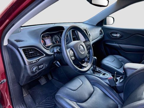 Used 2019 Jeep Cherokee Trailhawk AWD/4WD image 27