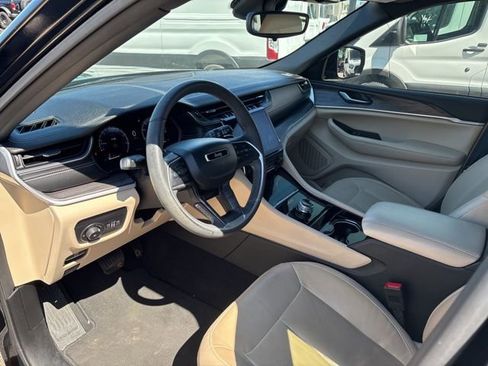Used 2023 Jeep Grand Cherokee Limited image 8