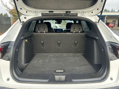 Used 2025 Chevrolet Trax RS w/ Sunroof Package FWD image 25