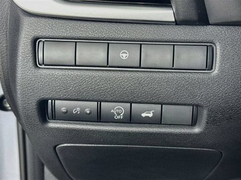 Used 2025 Nissan Rogue SL FWD image 10