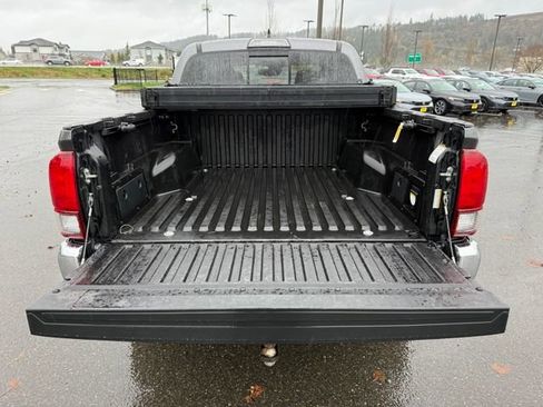 Used 2018 Toyota Tacoma TRD Off-Road image 13