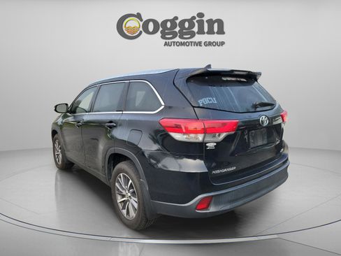 Used 2019 Toyota Highlander XLE image 3