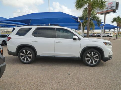Used 2024 Honda Pilot Touring image 4