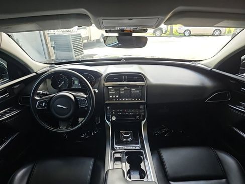 Used 2019 Jaguar XE Premium AWD/4WD image 12