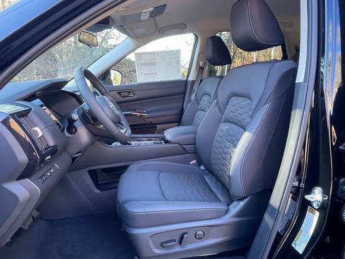 New 2025 Nissan Pathfinder SV image 16