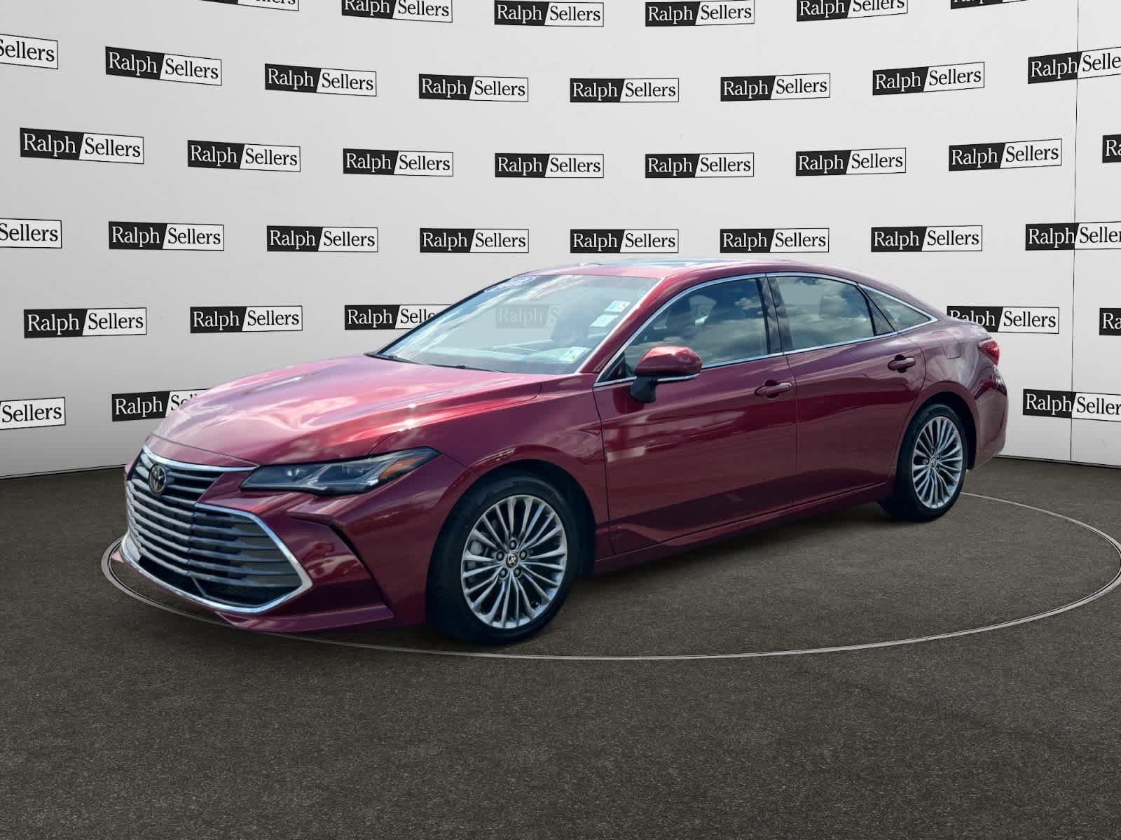 Used 2022 Toyota Avalon Limited FWD image 2