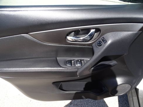 Used 2015 Nissan Rogue AWD S 2.5L 4-Cyl SUV image 12