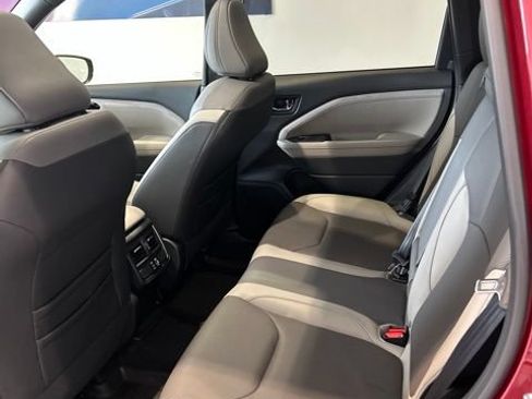 Used 2025 Subaru Forester Limited w/ Popular Package #2 AWD/4WD image 16