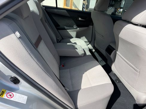 Used 2012 Toyota Camry LE FWD image 10
