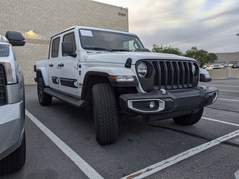 Used 2022 Jeep Gladiator Overland w/ Trailer Tow Package image 3