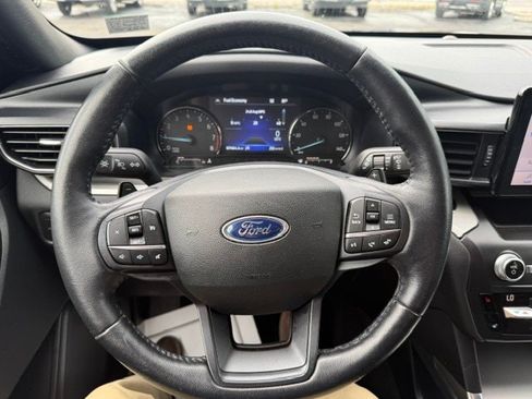 Used 2020 Ford Explorer XLT w/ Equipment Group 202A AWD/4WD image 12