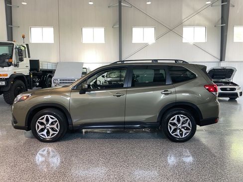 Used 2023 Subaru Forester Premium AWD/4WD image 4
