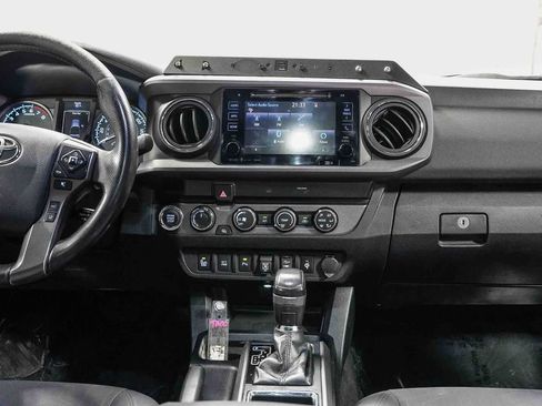 Used 2019 Toyota Tacoma TRD Off-Road w/ Technology Package AWD/4WD image 13