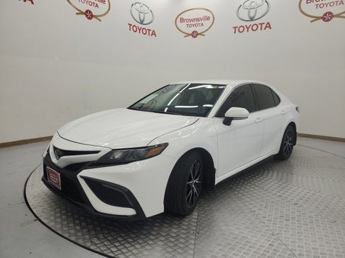 Used 2024 Toyota Camry SE image 2