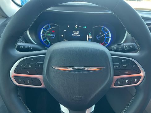 Used 2024 Chrysler Pacifica Select image 22