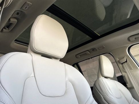 Used 2026 Volvo XC90 B6 Ultra w/ Lounge Package AWD/4WD image 19