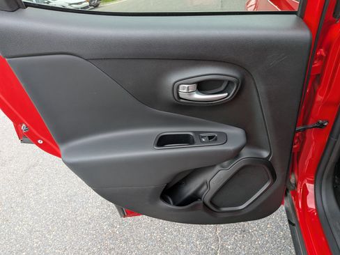Used 2023 Jeep Renegade Latitude AWD/4WD image 26