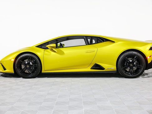 Used 2020 Lamborghini Huracan EVO image 12