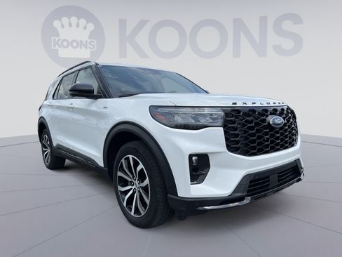 Certified 2025 Ford Explorer ST-Line AWD/4WD image 18