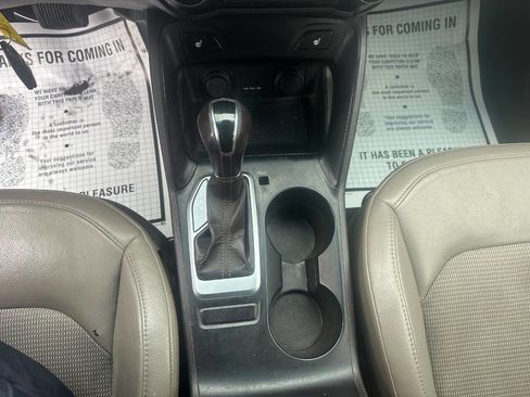 Used 2014 Hyundai Tucson SE image 16