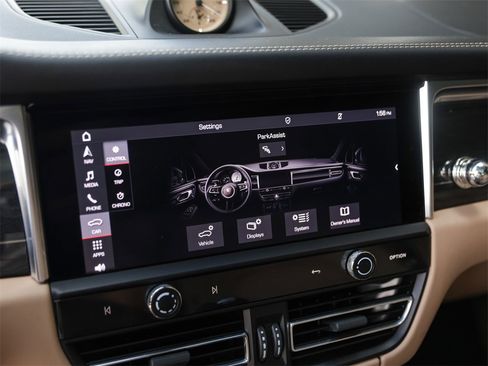 Certified 2022 Porsche Macan GTS image 21