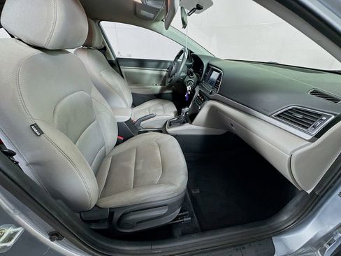 Used 2017 Hyundai Elantra SE FWD image 32