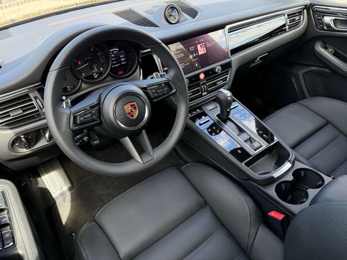 Used 2025 Porsche Macan AWD/4WD image 4