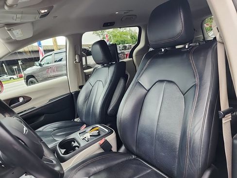 Used 2017 Chrysler Pacifica Touring-L Plus w/ Advanced Safetytec Group FWD image 30