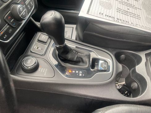 Used 2020 Jeep Cherokee Limited AWD/4WD image 30