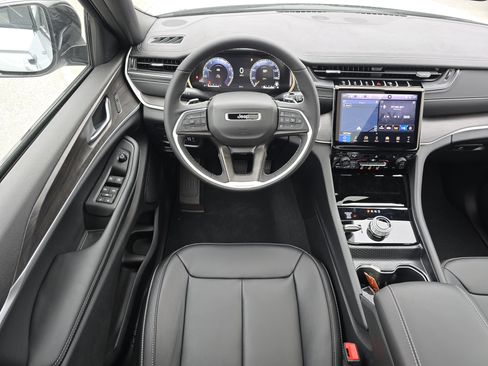 New 2025 Jeep Grand Cherokee Limited w/ MOPAR Finishing Package image 30