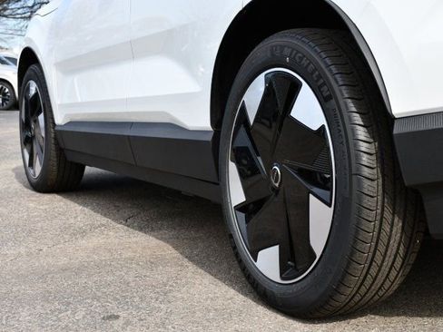 New 2026 Volvo EX30 Plus w/ Protection Package Premier image 9